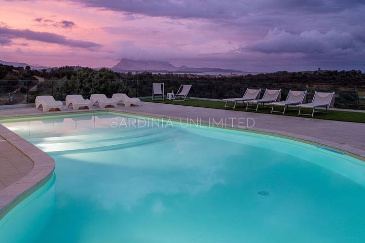 Villa per 12 persone, con giardino e terrazza, con animali domestici a San Teodoro