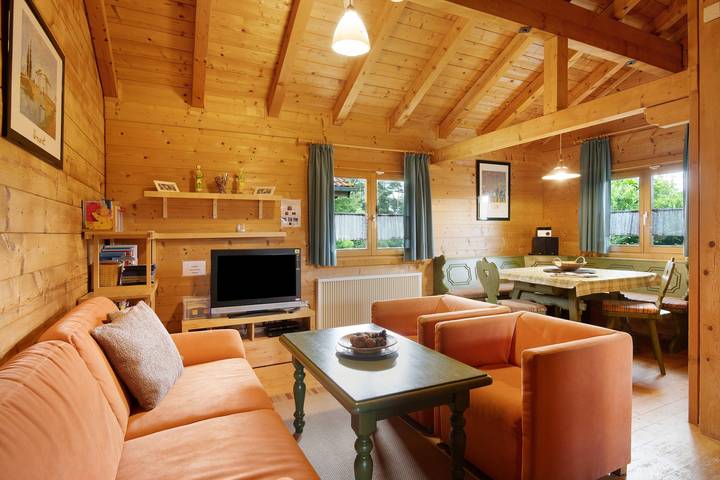 Entire apartment, Apartment 'Blockhaus Hedwig Eins' with Shared Pool, Private Terrace and Wi-Fi in Stamsried, Eastern Bavaria