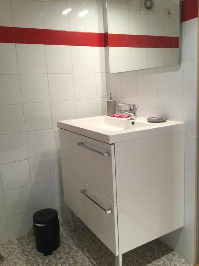 Maison de campagne pour 2 personnes, avec Jacuzzi et Terrasse ainsi que Jardin et Piscine à Eyragues - 4