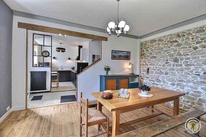 Gîte pour 8 personnes, avec Terrasse ainsi que Jardin et Vue à Louannec