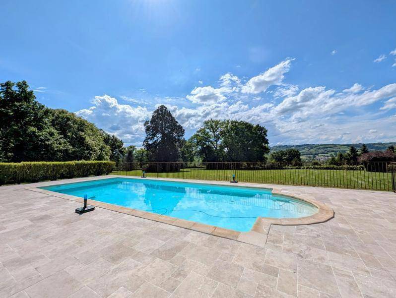 Appartement entier, Apartment in Joncy, Région de Charolles