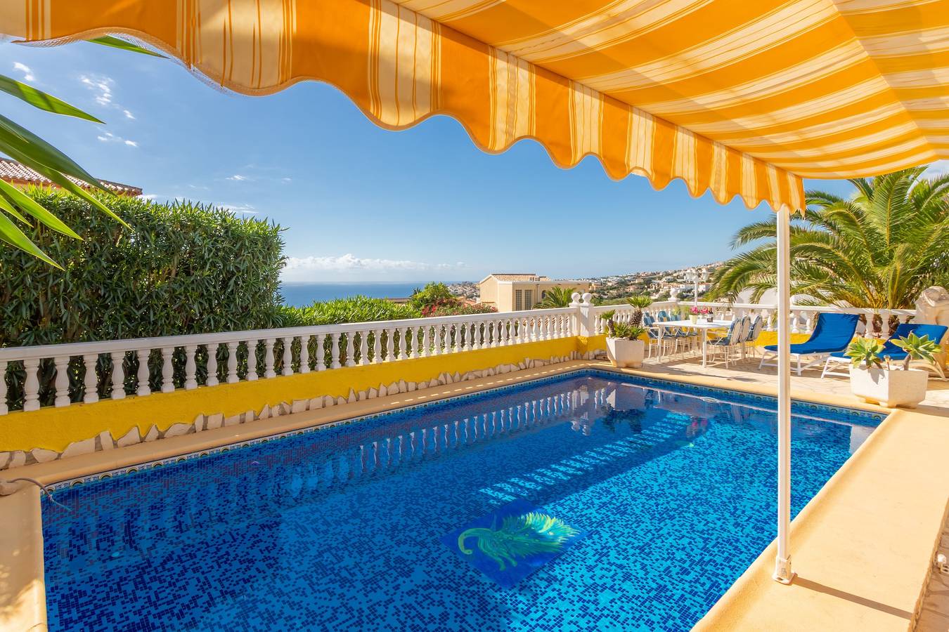 Villa Casa dos Leones con vistas al mar, piscina, aire acondicionado, Wi-Fi, jardín y terraza in La Cumbre del Sol, Benitachell