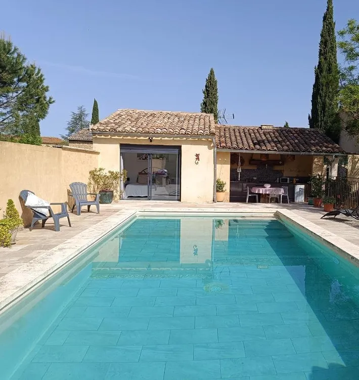 Alojamiento y desayuno para 2 personas, con terraza y jardín además de vistas y piscina - 1