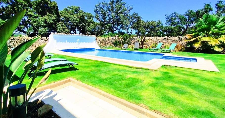 Casa de férias para 12 pessoas, com piscina e jardim e ainda vista, adaptado a crianças em Loulé