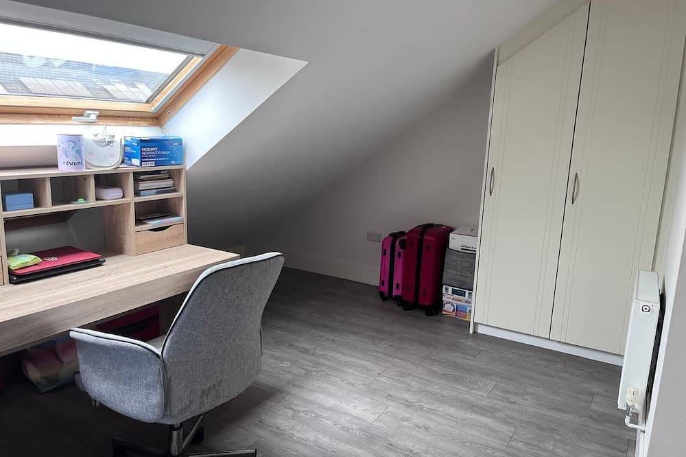 Double Bedroom with Shared Bathroom Available to Rent\nonly female guests allowed in South Dublin, County Dublin