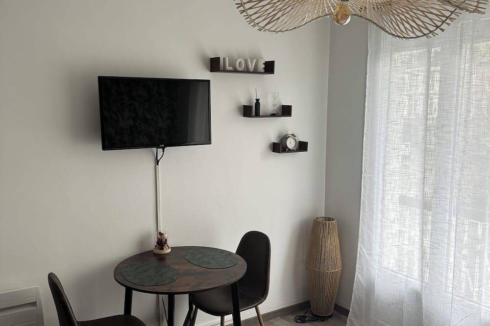 Entire apartment, Le tiamo, studio in Morlaix with view of the port and viaduct in Morlaix, Ceinture Dorée