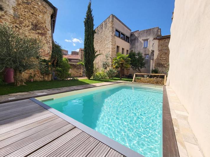 Gîte pour 4 personnes, avec Terrasse ainsi que Jardin et Piscine à Vic-le-Comte