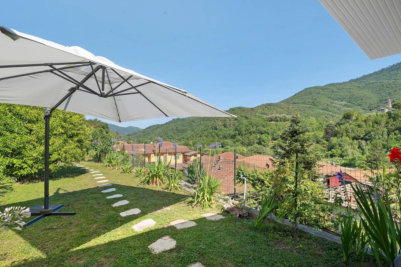 Iris Holiday Home in Stellanello: Your Peaceful Retreat in Liguria in Stellanello, Riviera di Ponente