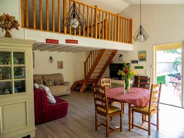 Gîte pour 6 personnes, avec jardin et piscine à Coufouleux