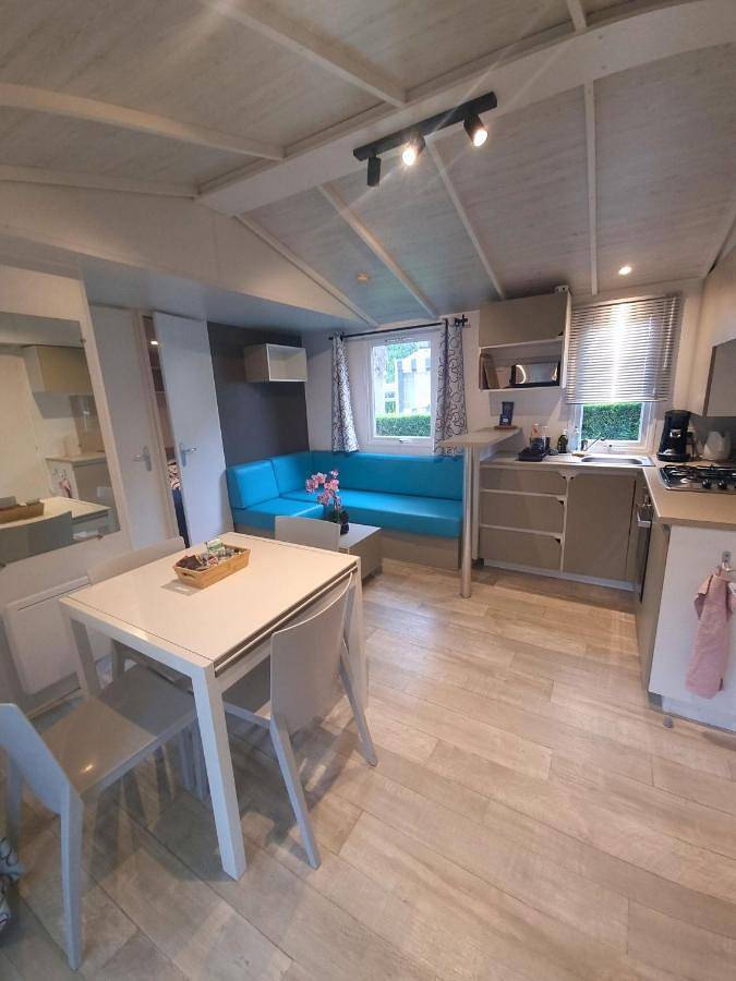 Camping pour 6 personnes, avec jacuzzi et sauna ainsi que terrasse et piscine