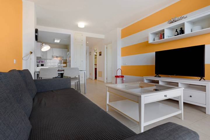 Apartamento inteiro, Férias 'Home Sweet Home with Ocean View' com vista para o mar, piscina partilhada e acesso Wi-Fi in Playa de la Barca, Pájara