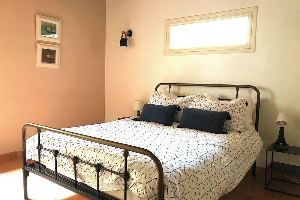 Stylish 6-bedroom villa in popular town near Nîmes and Montpellier in Gallargues-le-Montueux, Côte méditerranéenne (France)