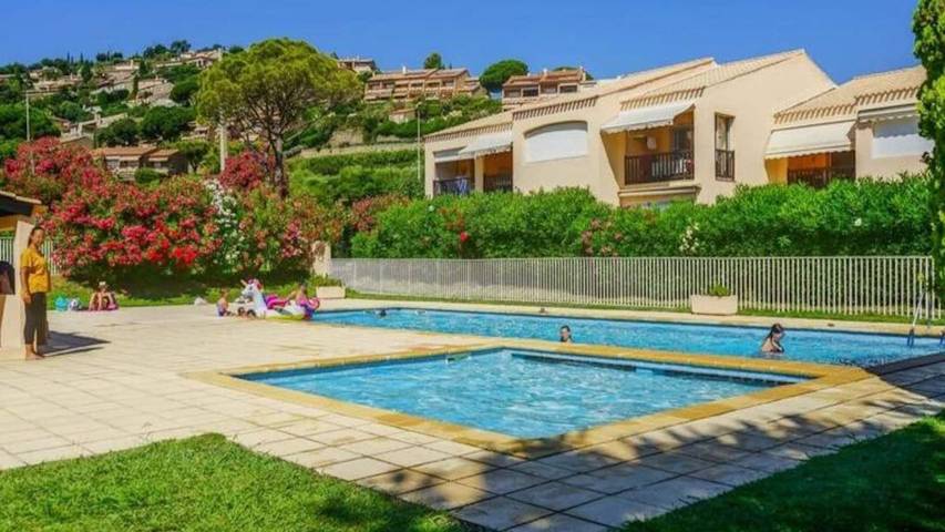 Gîte pour 5 personnes, avec balcon et piscine dans Plage Saint-Clair - 2