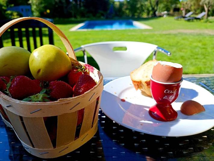 Maison d’hôte pour 8 personnes, avec terrasse et piscine ainsi que jardin et jacuzzi