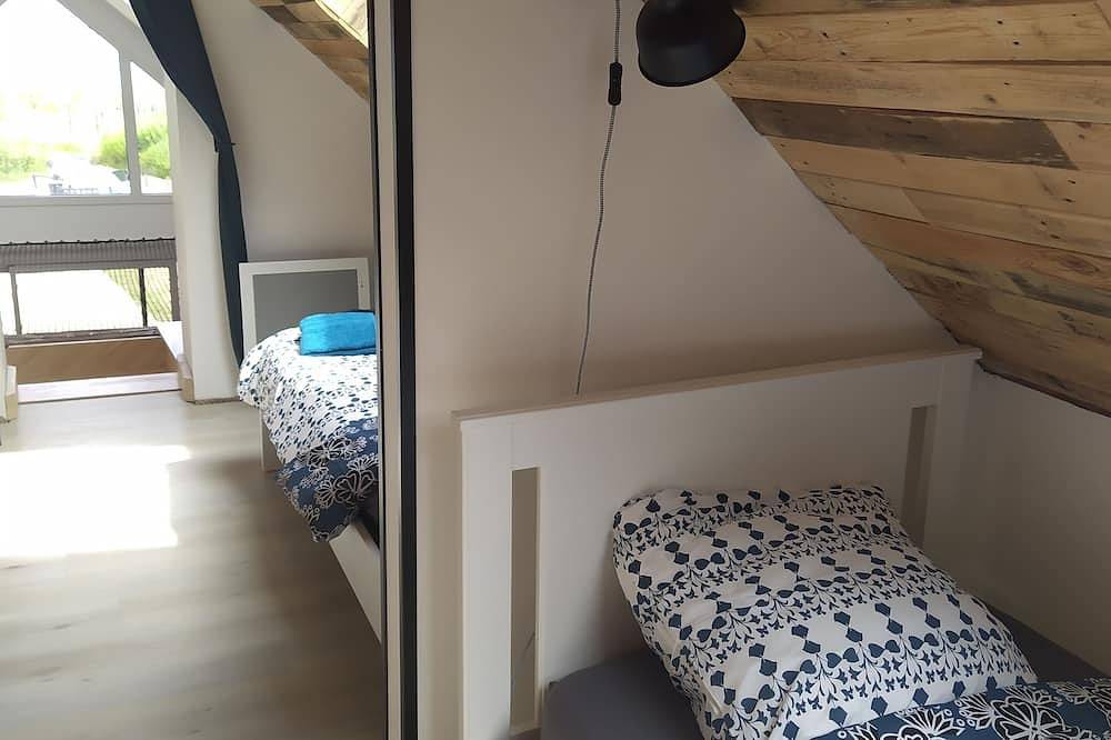 Maison Vue Mer ,Pieds Dans L'Eau in Trévou-Tréguignec, Rosa Granitküste