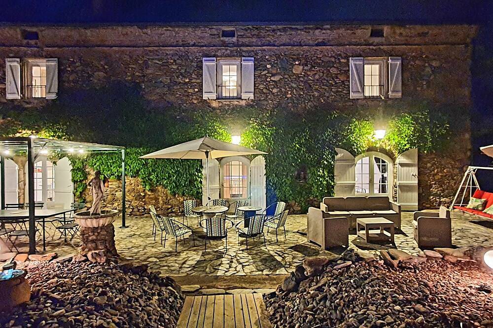 Charming stone house with heated pool in a 5000m2 estate in Santa Lucia di Moriani, Corte e dintorni