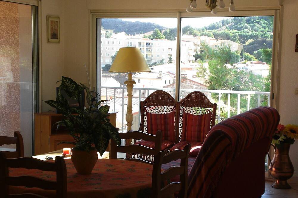 Entire apartment, 2 bedroom apartment panoramic sea view Port-Vendres, 2 kms Collioure in La Côte Vermeille, Port-Vendres