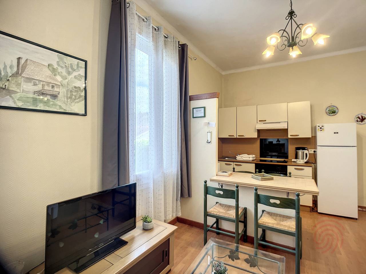 Appartement entier, Bel F2 lumineux avec terrasse privée, à 5 min des Thermes et cœur de ville, animaux acceptés in Lamalou-les-Bains, Région de Béziers