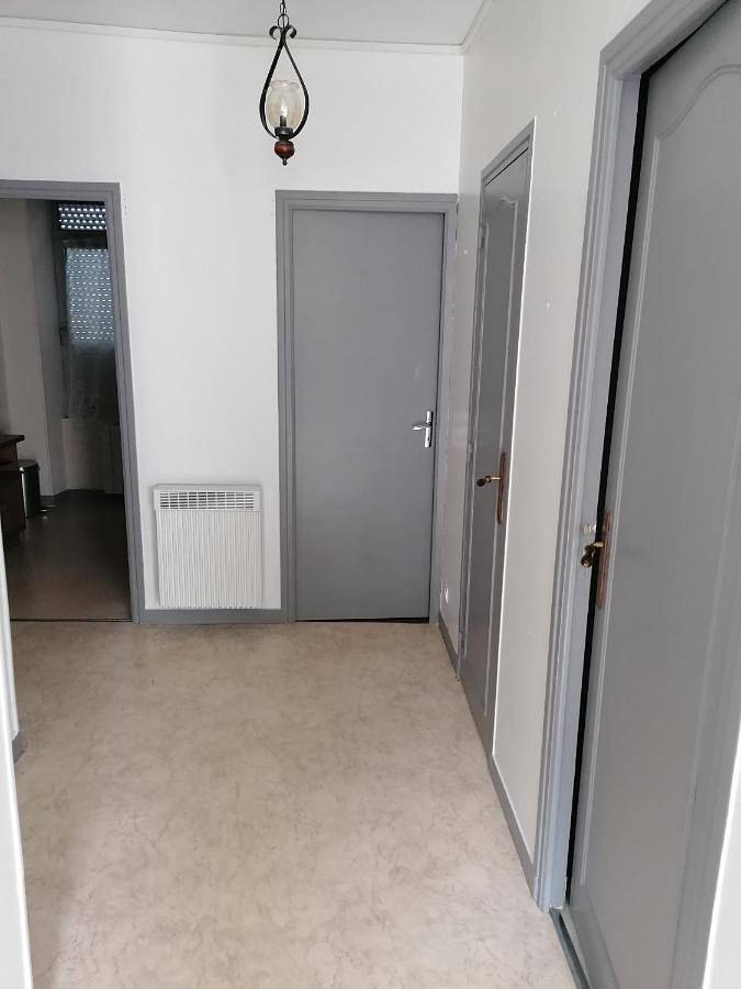 Appartement entier, One-Bedroom Apartment in Vierzon, Région de Vierzon