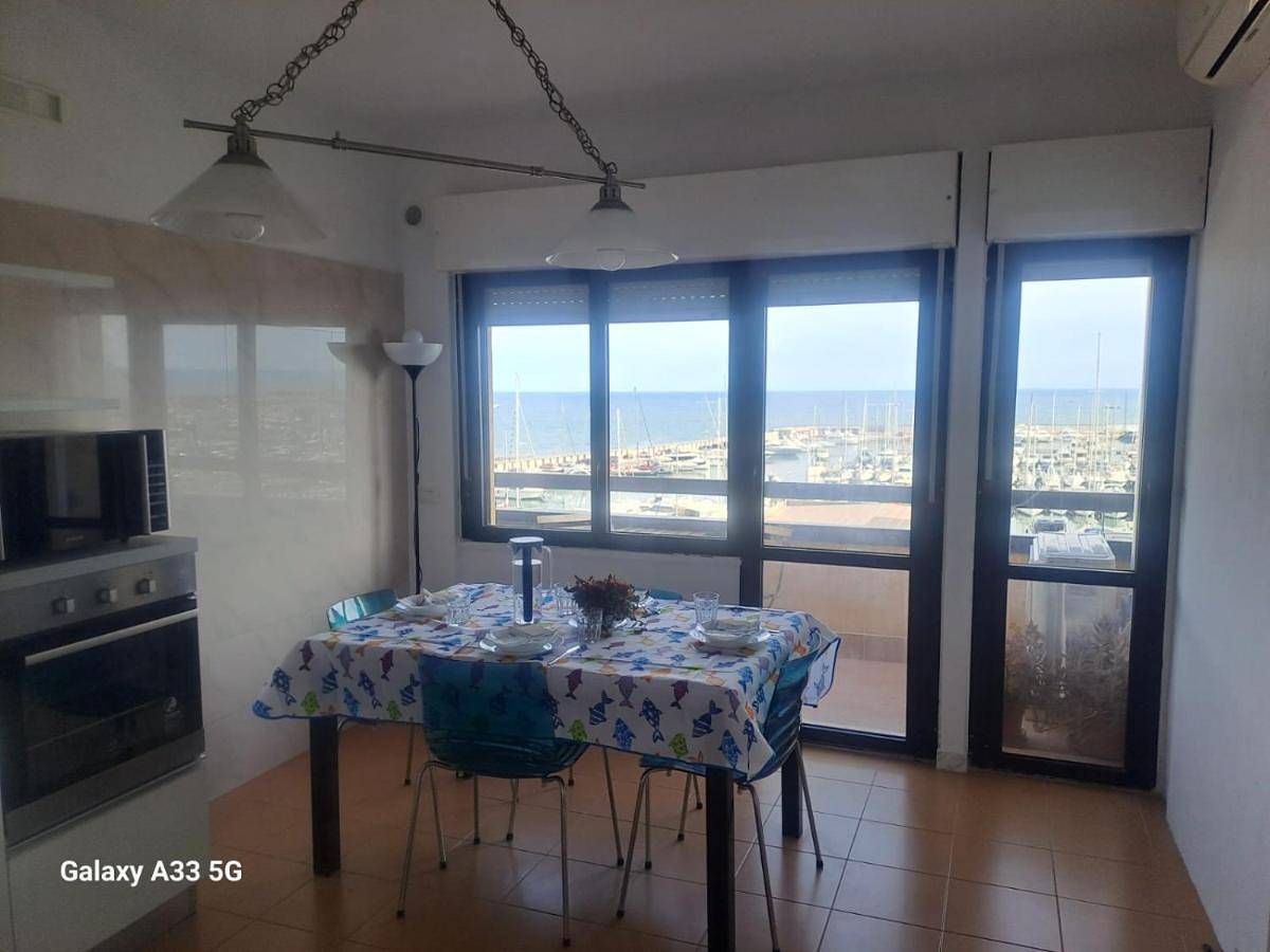 Large Double Room in Nettuno, Provincia di Roma