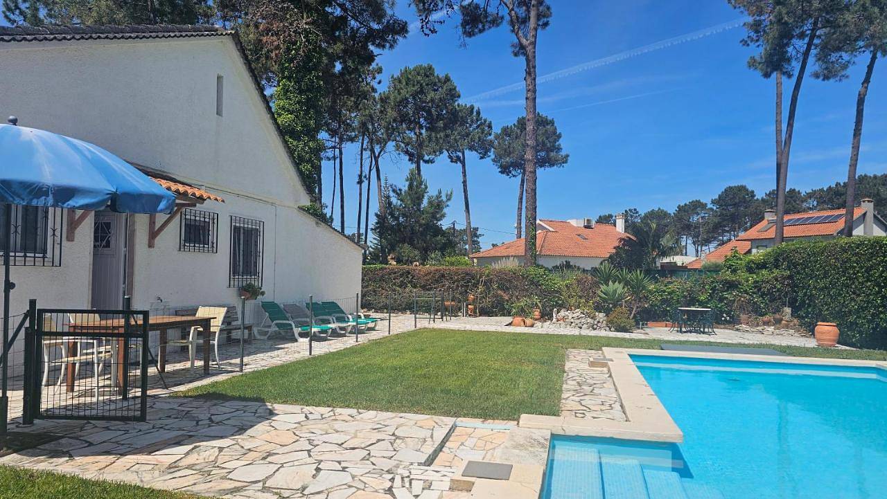Two-Bedroom House in Aroeira, Corroios