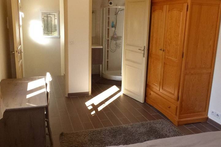 Schöne Villa klassifiziert 3 *, 60m², unabhängig, ruhig, bewaldet und geschlossenes Grundstück in Grasse, Mittelmeerküste (Frankreich)