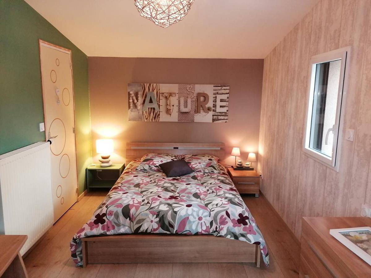Appartement de vacances entier, Double Room with Private Bathroom in Val-d'Izé, Fougères-Vitré