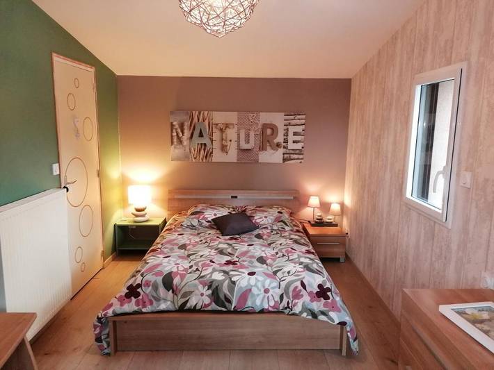 Gîte pour 2 personnes, avec bassin pour enfant ainsi que piscine et jardin, adapté aux familles dans Plan D Eau De La Cantache - 2