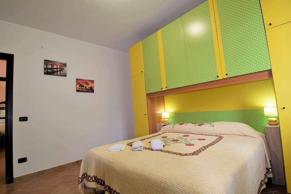 Stunning private villa for 6 people with Wifi, hot tub, A/C, Tv, terrace and pets allowed in Gioiosa Marea, Messina Province