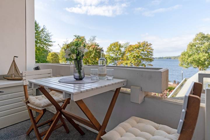 Ferienwohnung für 2 Personen, mit Balkon und Seeblick am Dieksee