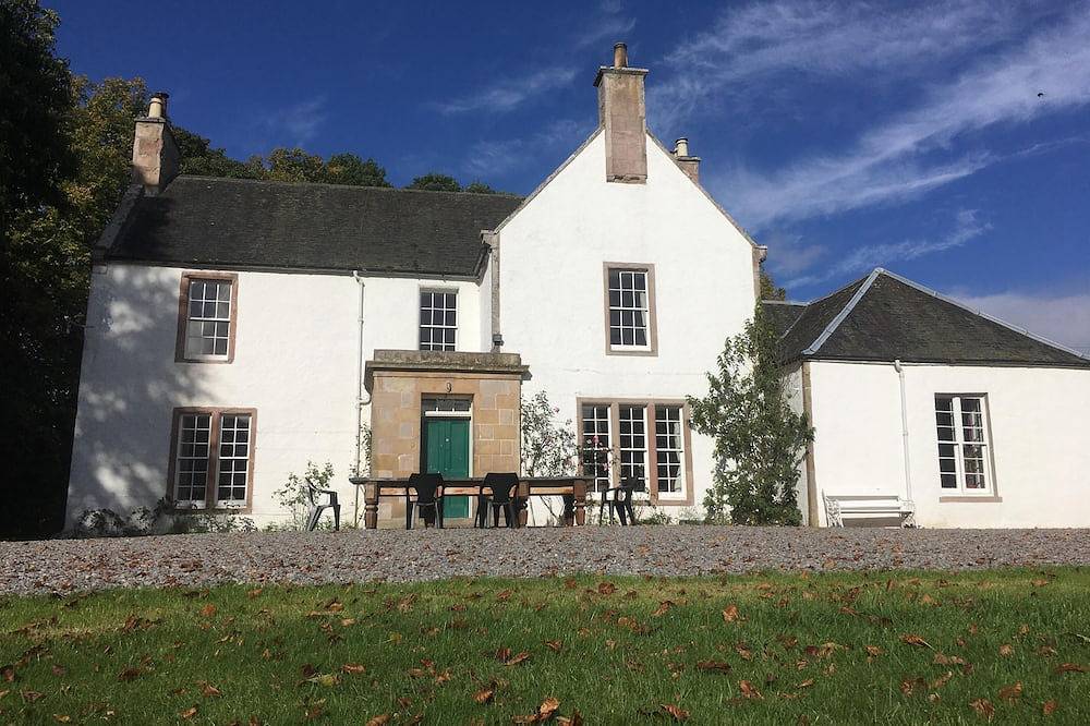 Kingillie House, erbaut im achtzehnten Jahrhundert, schöne Aussicht auf das Hochland in Highlands