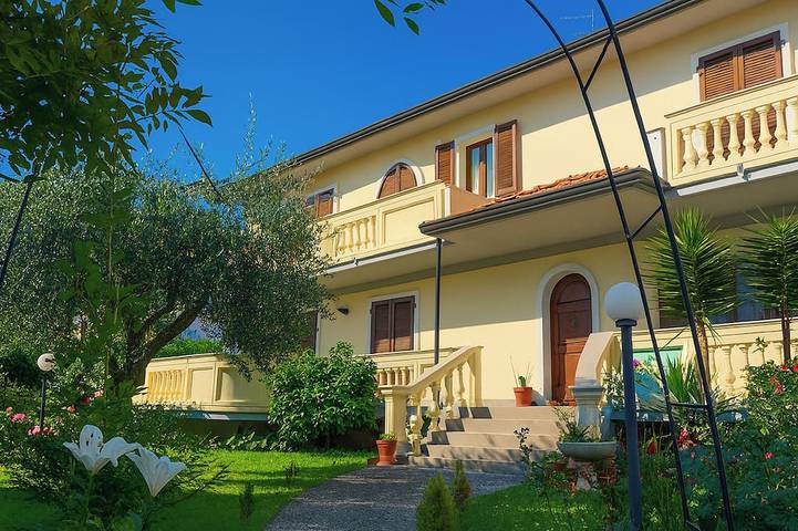 Appartamento vacanze per 9 persone, con balcone e giardino - 1