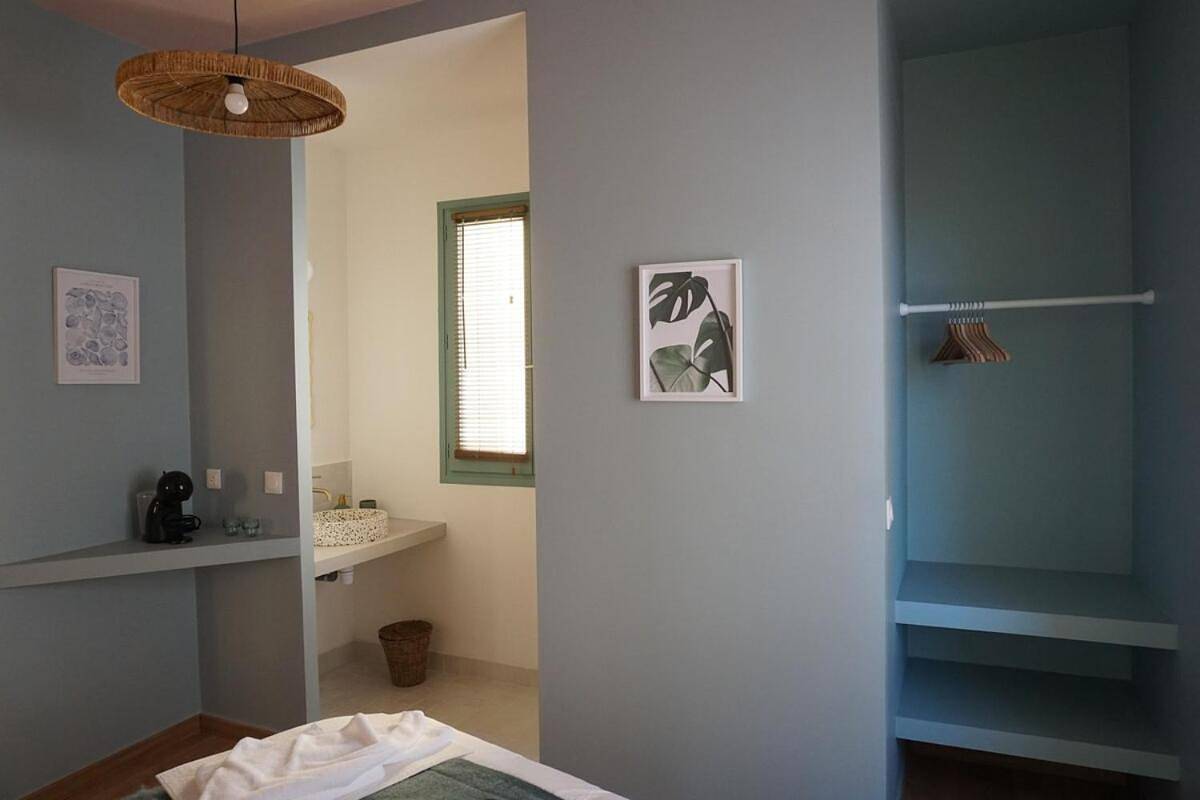Appartement entier, Casaïa - La surfeuse - Chambre avec salle de bain privée in Hyeres, Parc national de Port-Cros