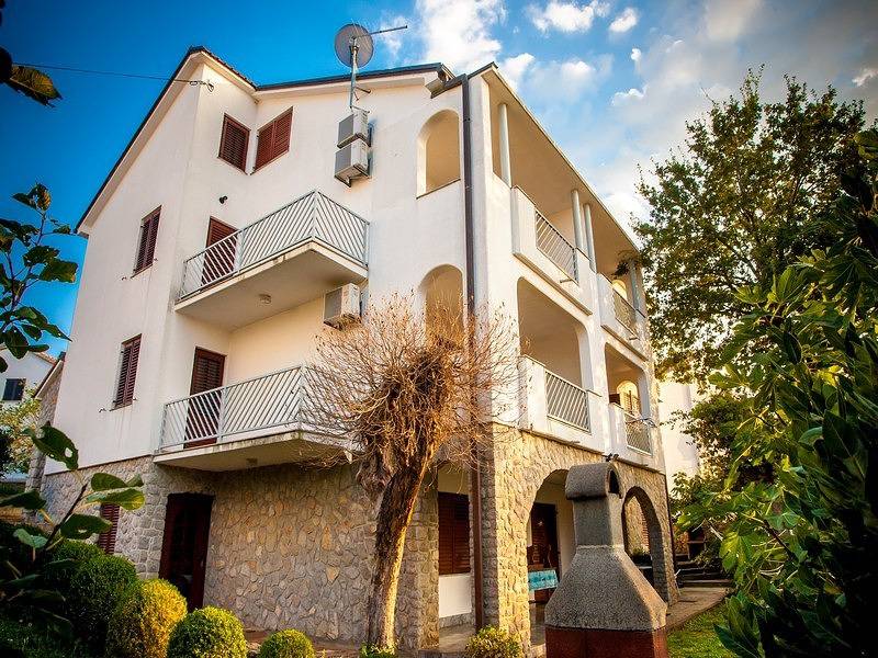 Apartament z basenem dla dwóch osób in Milcetici, Krk