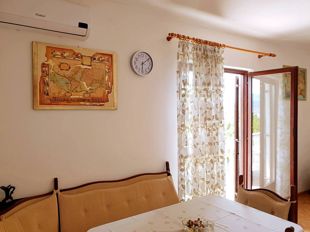 Appartement entier, Apartment Bijelic - 480 m from the sea, two bedrooms, Bbq grill, air conditioning, private parking in Silo (Krk), Krk