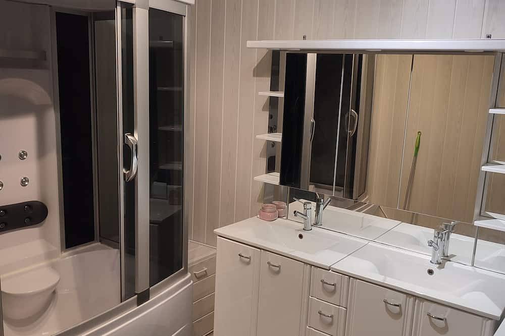 Large and pleasant 150M2 house near Lyon in Saint-Romain-de-Jalionas, La Tour-du-Pin und Umgebung