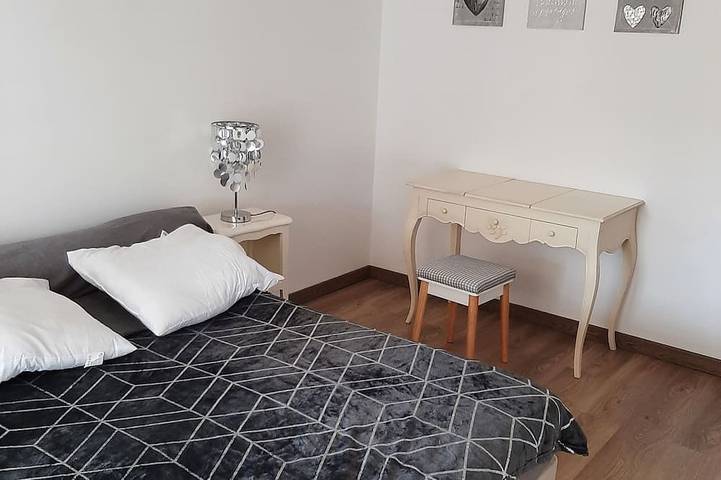 Location de vacances pour 6 personnes, avec Terrasse et Jardin à Le Burgaud - 4