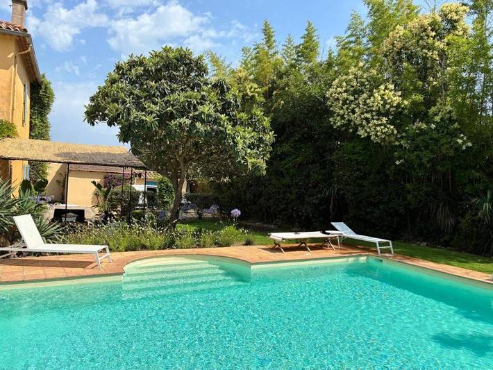 Villa pour 8 personnes, avec Balcon et Terrasse ainsi que Jardin et Piscine à Saint-Tropez - 2