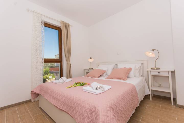 Ferienwohnung für 4 Personen, mit Pool und Balkon