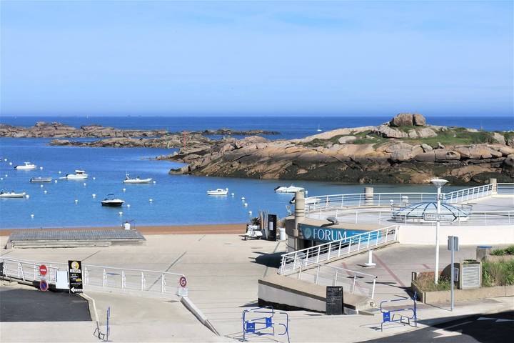 Appartement entier, Bel appartement Vue Mer avec Wifi plage du Coz-Pors à Tregastel in Coz-Pors, Trégastel