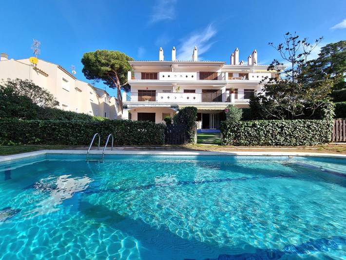 Gîte pour 4 personnes, avec piscine ainsi que terrasse et jardin à S'Agaró - 3