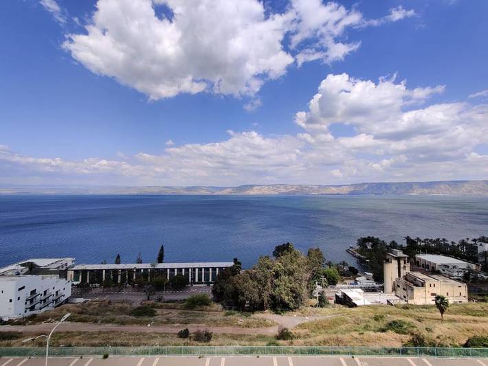 Gîte pour 10 personnes, avec vue ainsi que vue sur le lac et balcon, animaux acceptés à Tibériade - 2