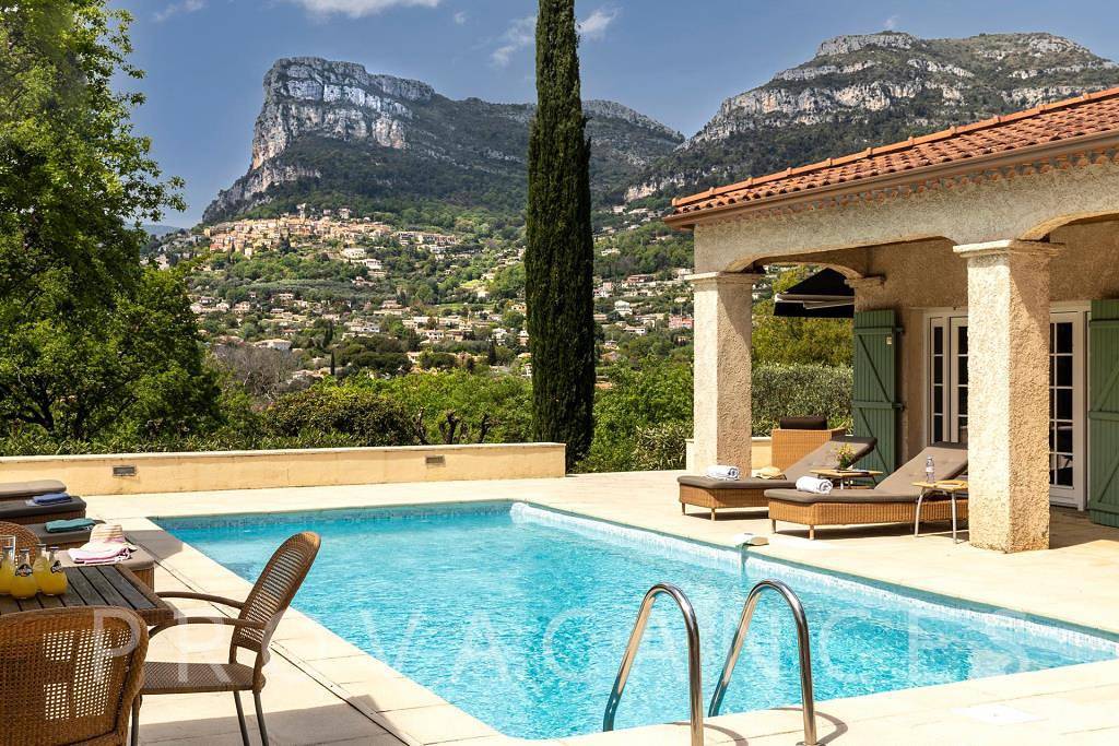 Lovely holiday house with pool in La Gaude in La Gaude, Cannes region