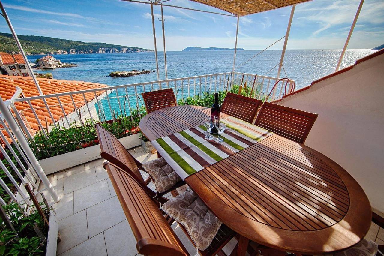 Mira Sea Front Guesthouse in Komiža, Split-Dalmatie