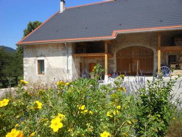 Gîte pour 10 personnes, avec terrasse et jardin dans Haut-Valromey