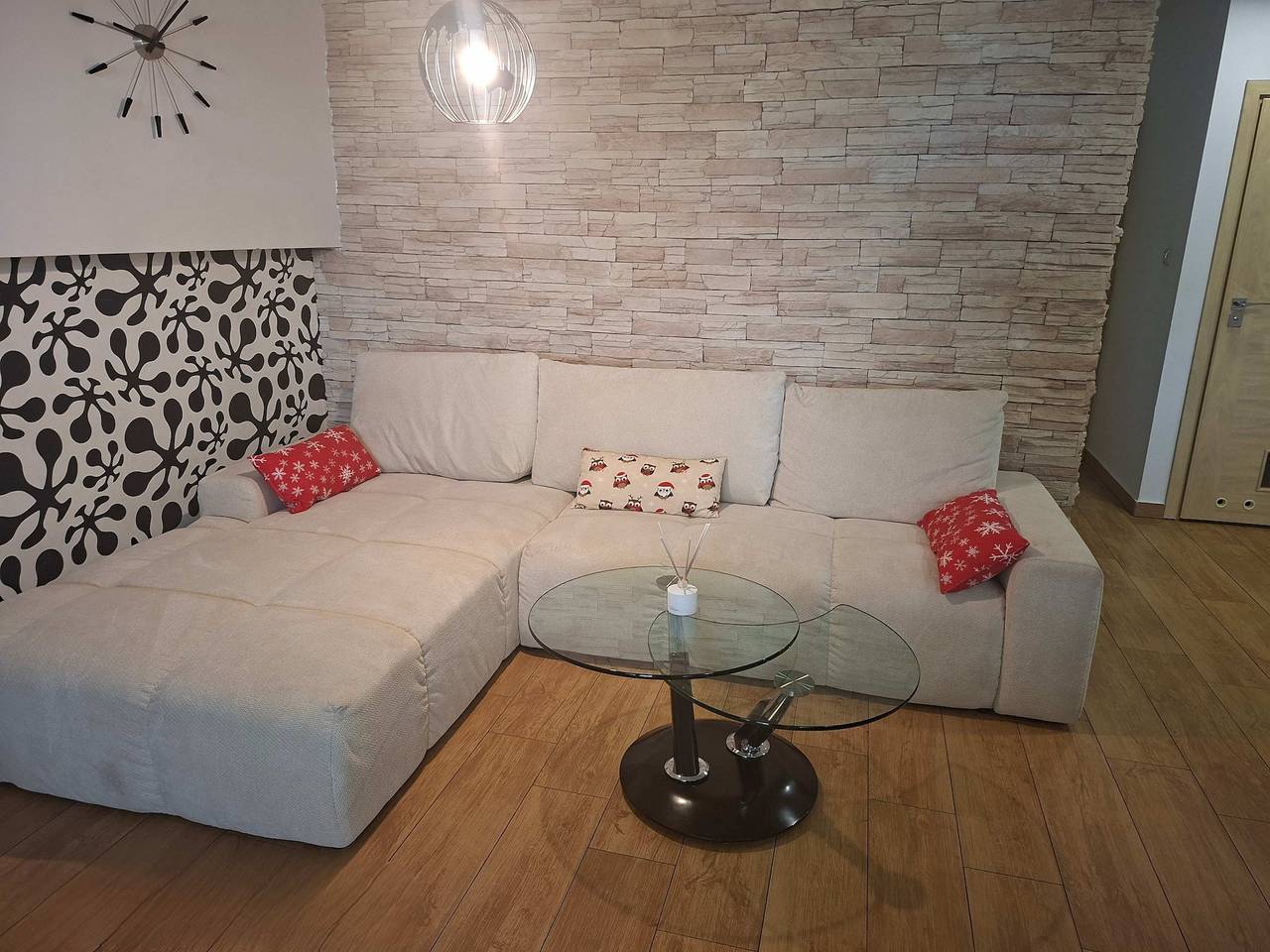 Ganze Wohnung, Modern Apartment | 2 Balconies, Parking, Close to Metro in Targówek, Warschau
