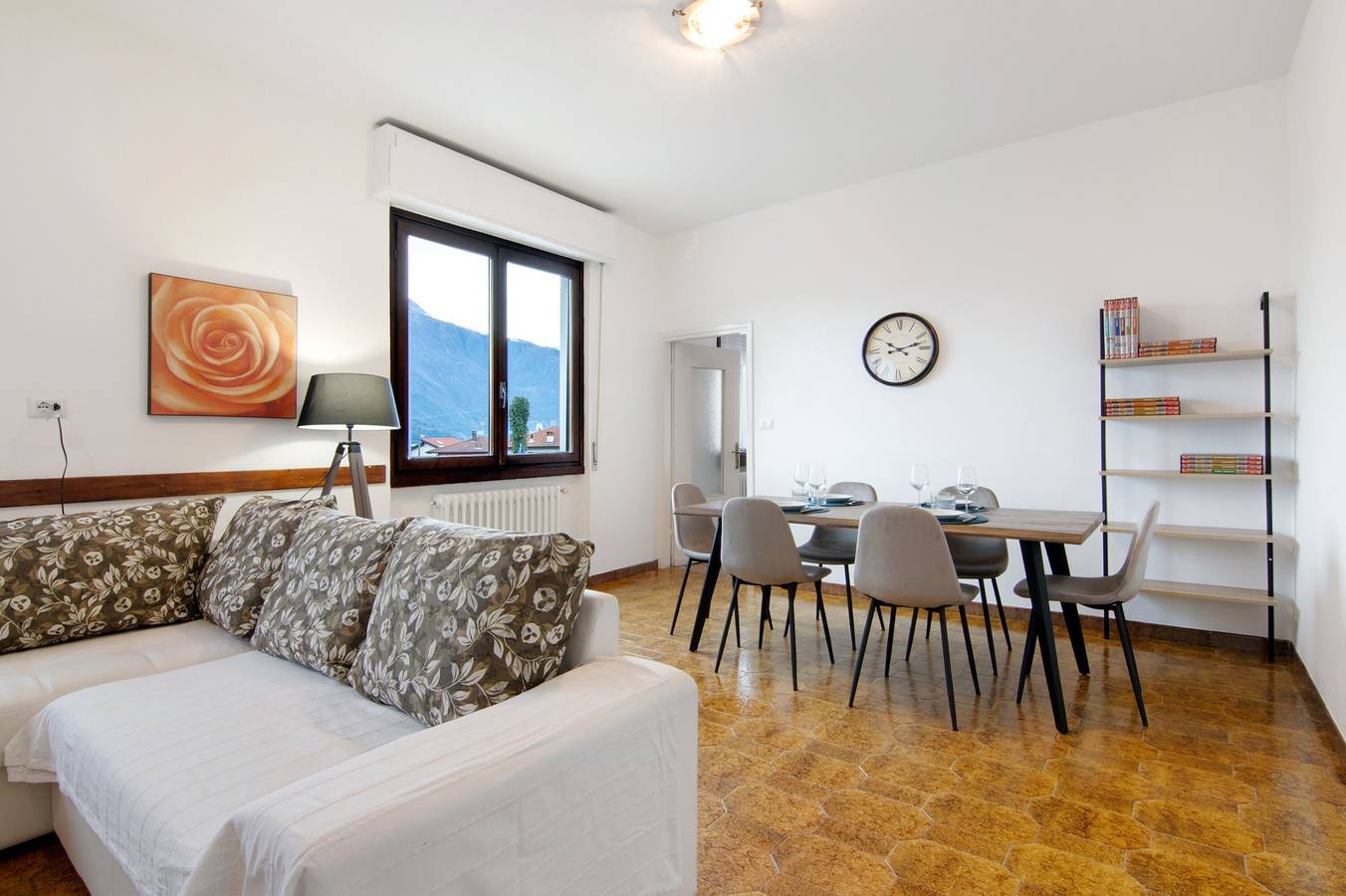 Geheel appartement, Appartement 'Palma's House' met uitzicht op het meer, privéterras en Wi-Fi in Dongo, Comomeer