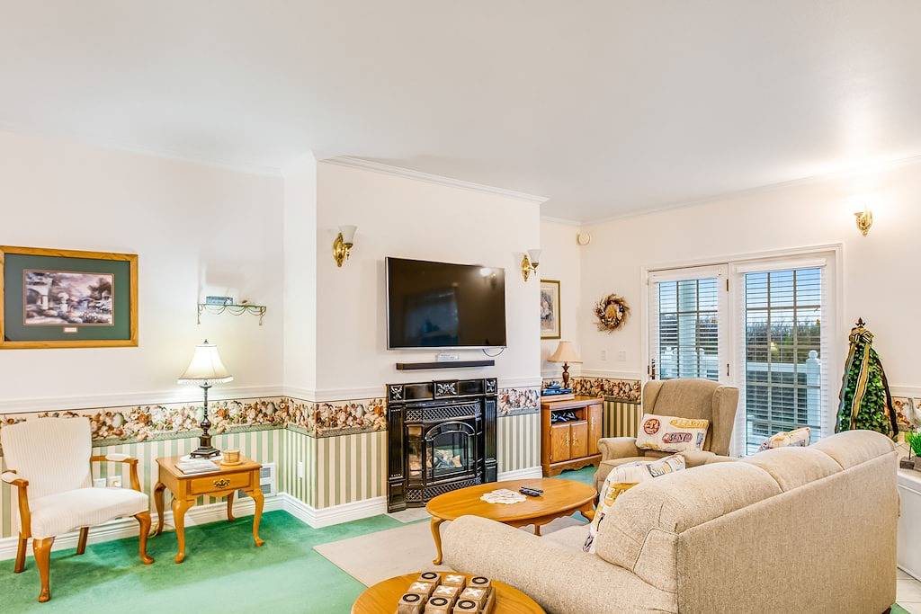 Ganze Wohnung, Oceanfront Suite mit Kamin, Whirlpool und voll ausgestatteter Küche! in Ocean Shores Beach, Ocean Shores