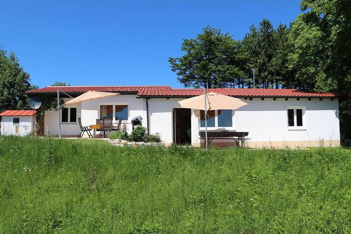 Ferienhaus für 8 Personen, mit Terrasse und Garten in Schöfweg