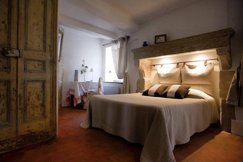 Castle 31 persons in Noyers, Region Avallon